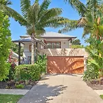 Bird Of Paradise Holiday Home With Heated Pool