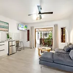 Palm Cove Beach Retreat - 1St Floor