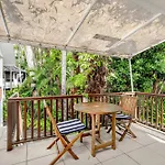 Palm Cove Beach Retreat - 1St Floor