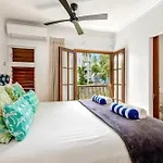 Palm Cove Beach Retreat - 1St Floor