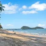 Palm Cove Studio Apartments