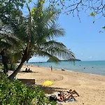 Sweet Creek Cottage, Palm Cove, 200M To Beach, Heated Pool, Pets
