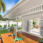 The Bird House - Poolside Haven A Stroll From Beach