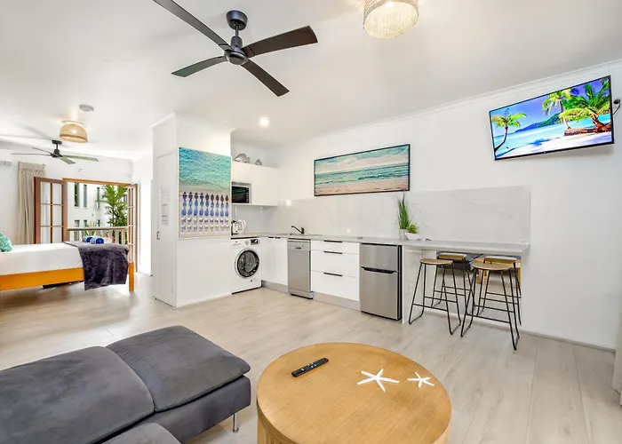 Palm Cove Beach Retreat - 1St Floor