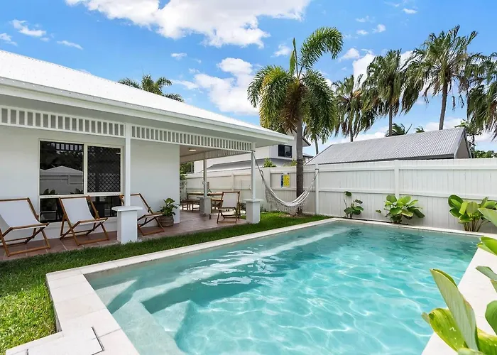 The Bird House - Poolside Haven A Stroll From Beach