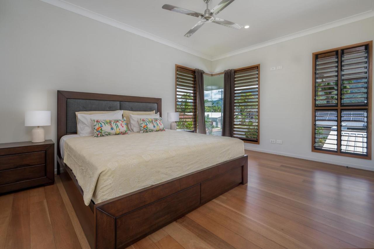 Cedar Family Getaway Elegant, Modern, Sunny Villa *