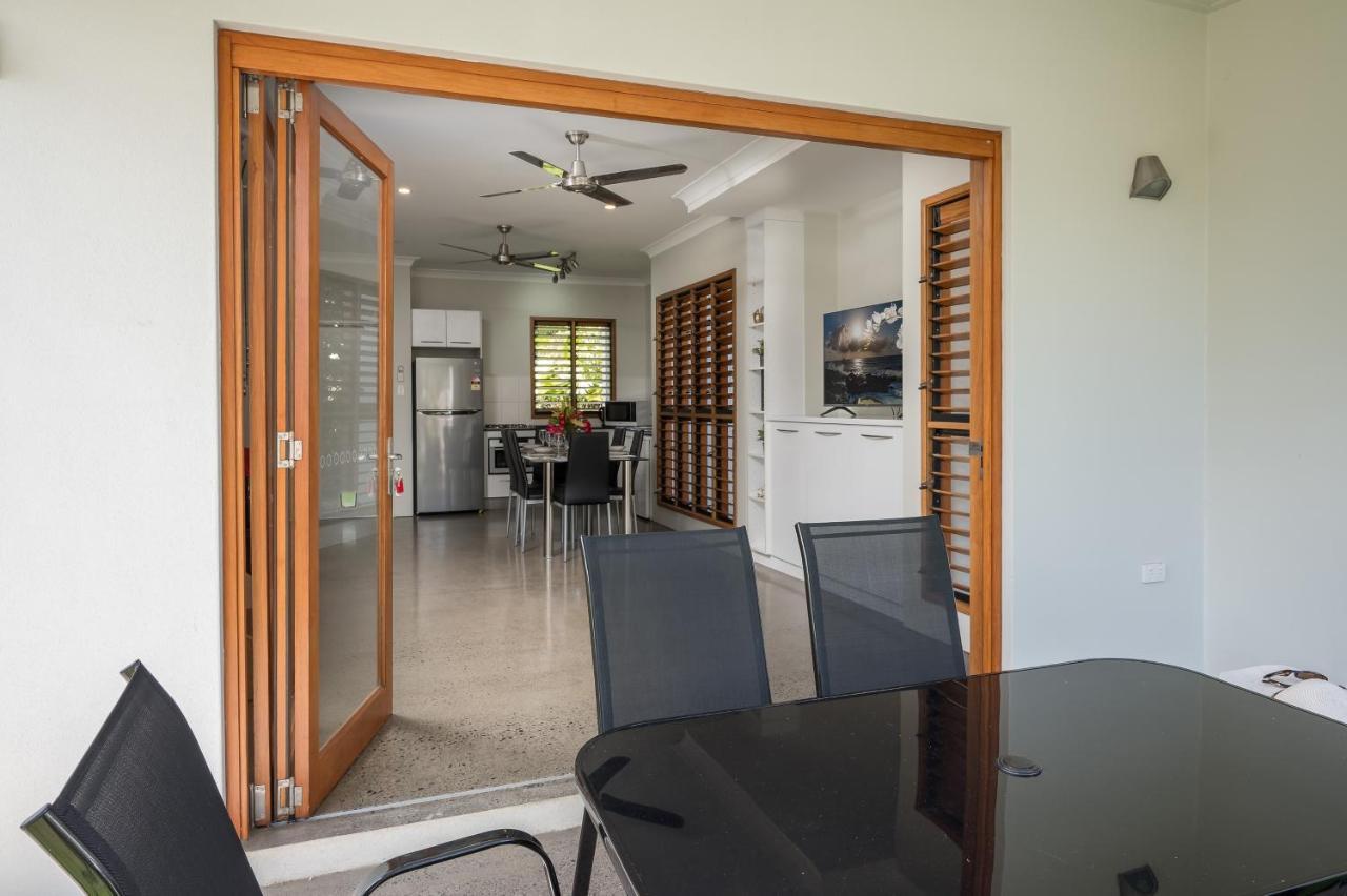 Cedar Family Getaway Elegant, Modern, Sunny * Palm Cove