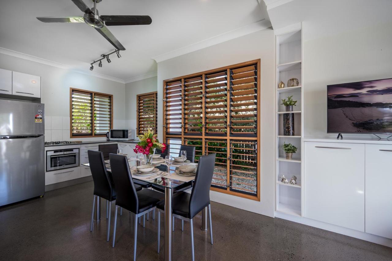 Cedar Family Getaway Elegant, Modern, Sunny Villa *