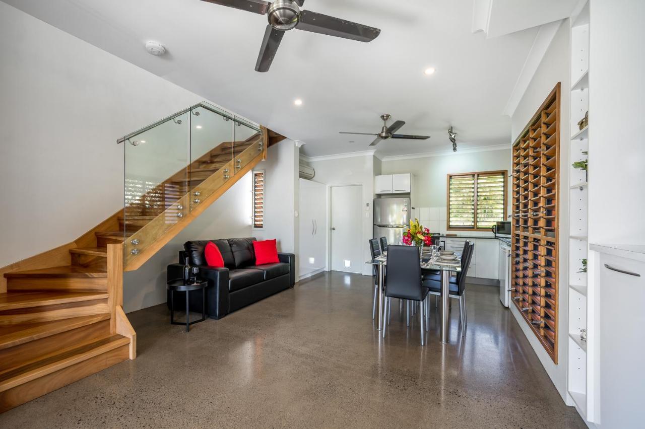 Cedar Family Getaway Elegant, Modern, Sunny Villa Palm Cove