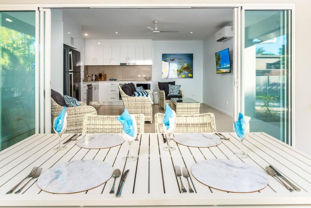 The Last Resort: A Two Pool Luxury Villa Palm Cove
