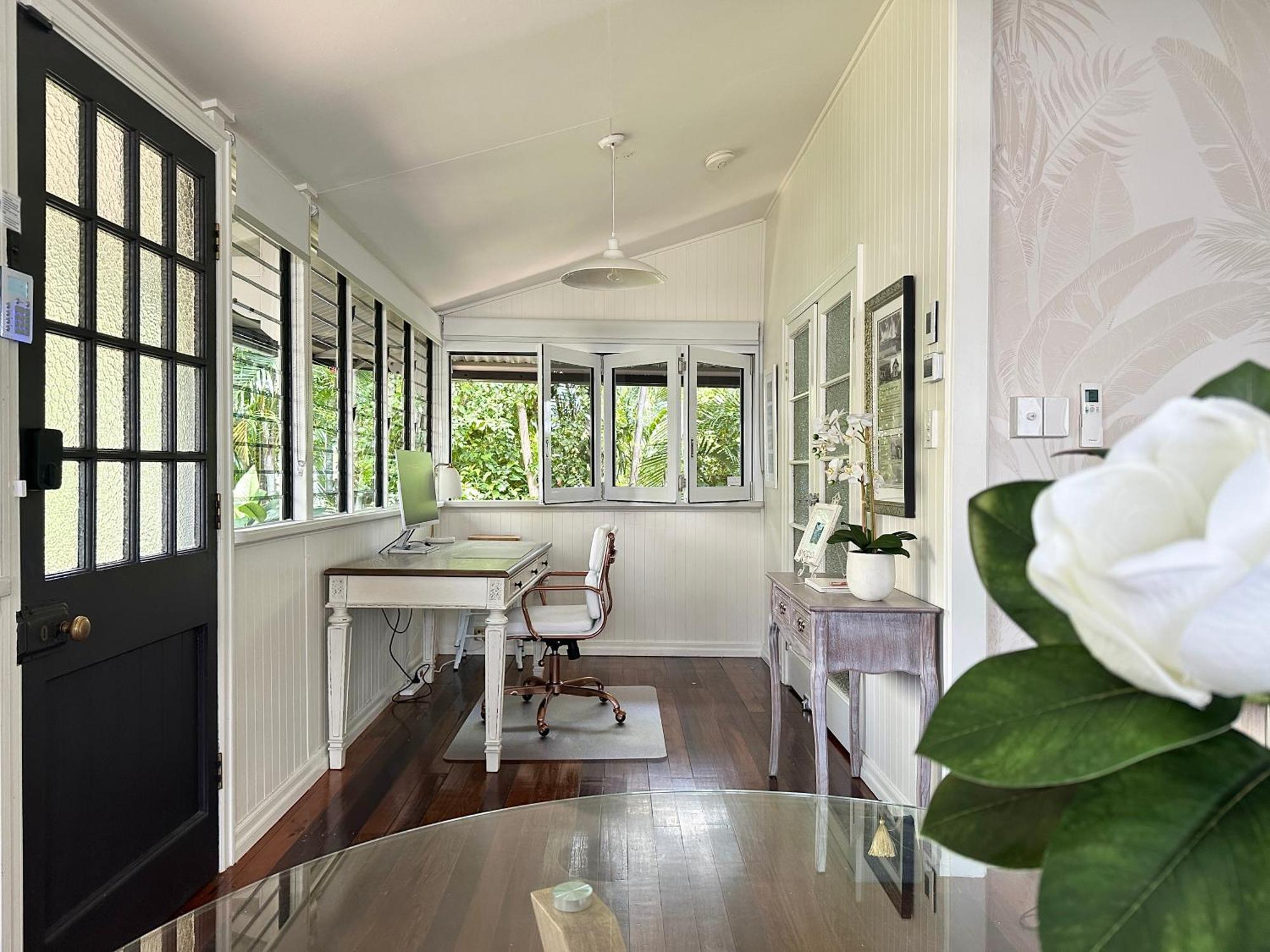 Sweet Creek Cottage, Palm Cove, 200m To Beach, Heated Pool, Pets Palm Cove
