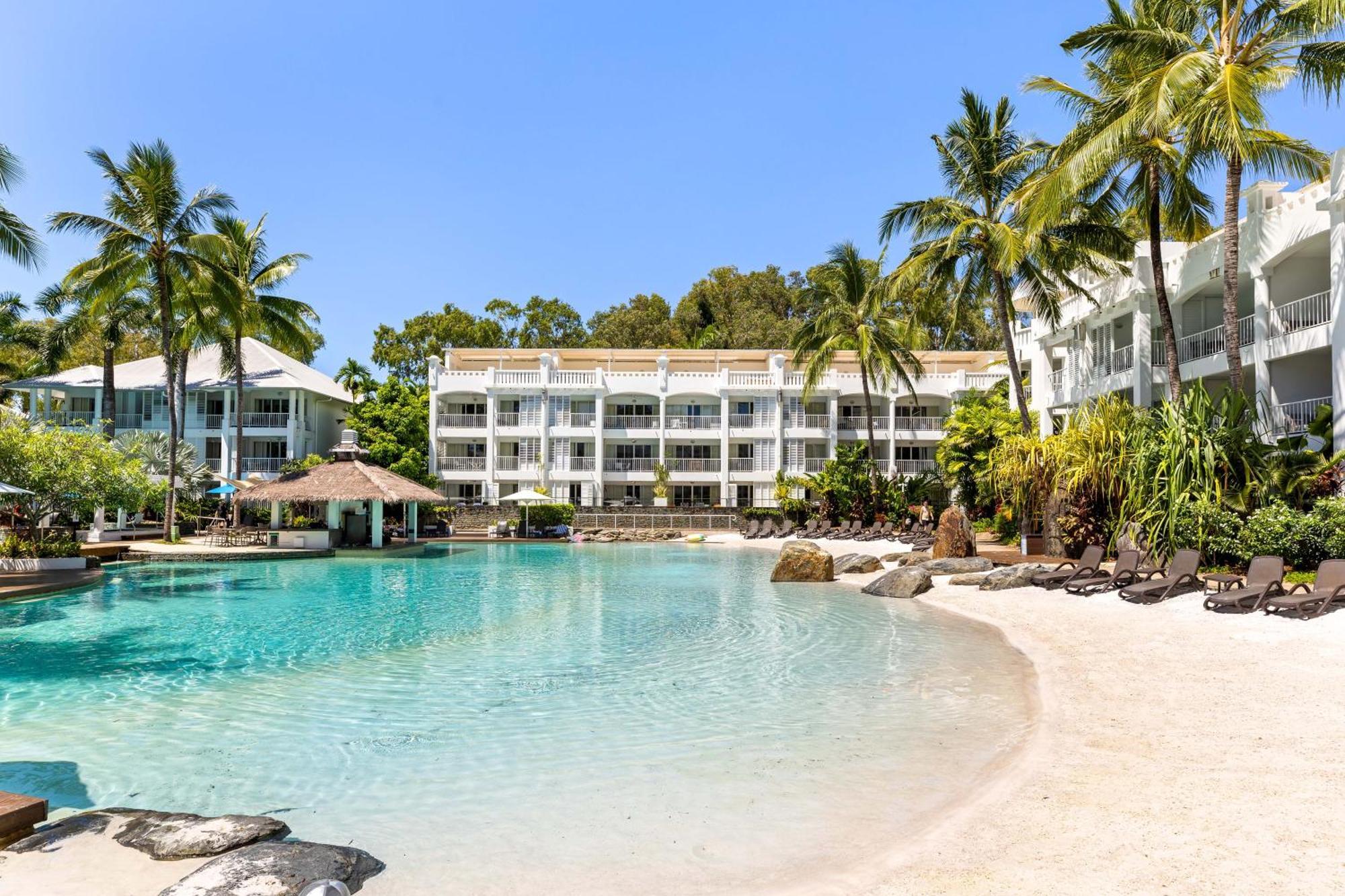 Azure Harmony - A Breezy Hideaway At The Club Palm Cove