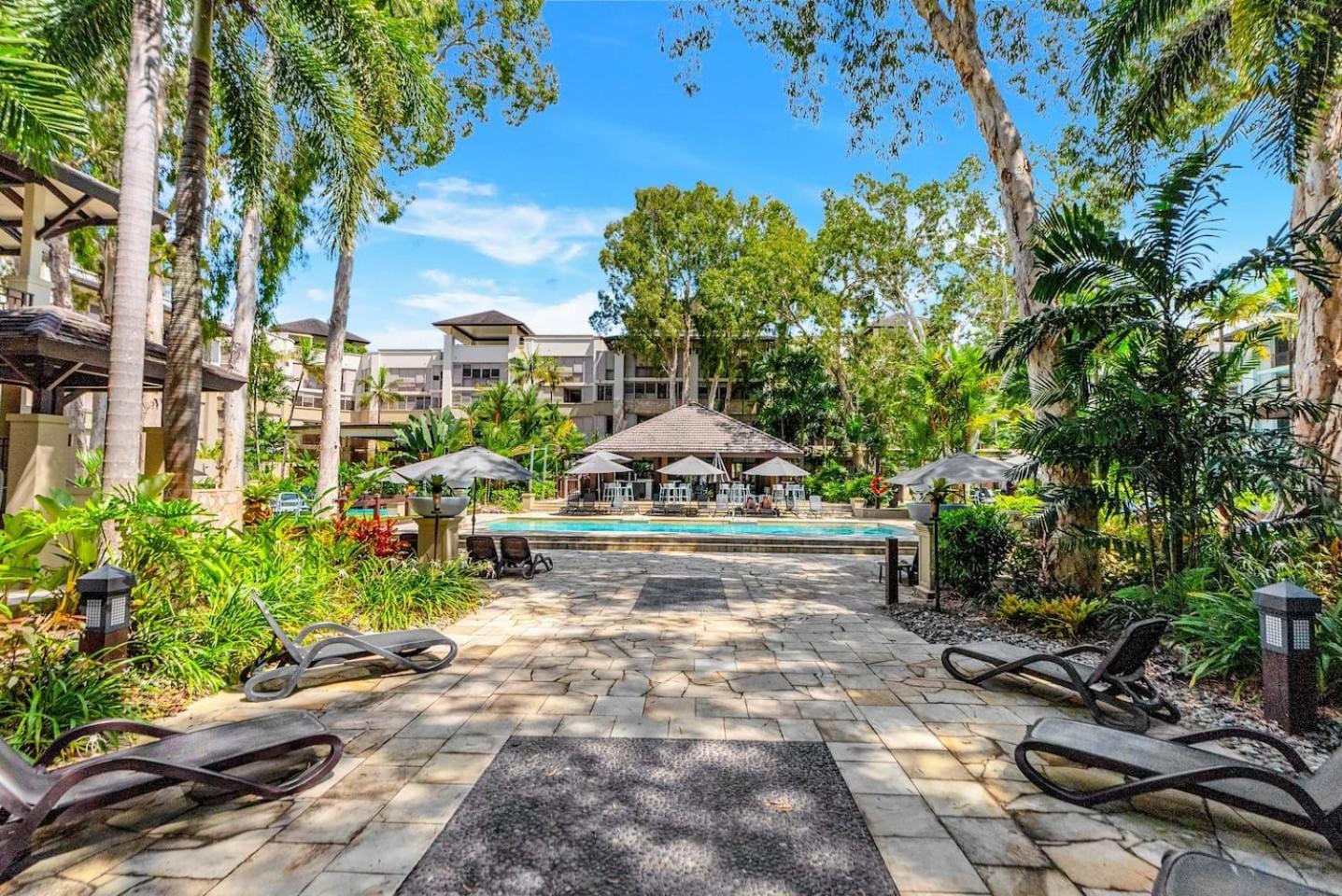 'tropical Escape' Coastal Daydreams With Rooftop