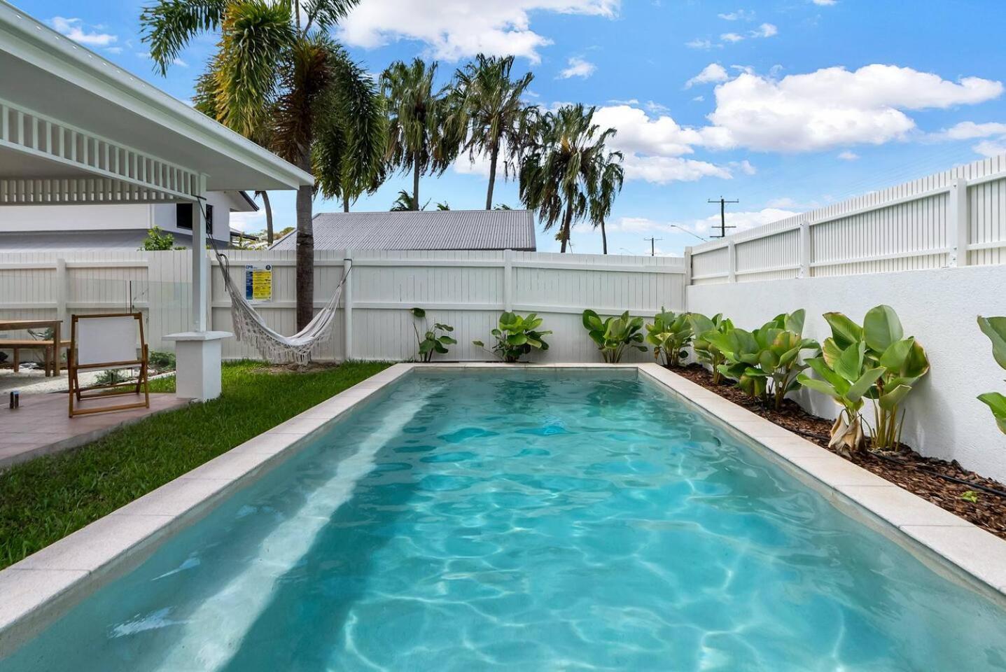 Villa The Bird House - Poolside Haven A Stroll From *