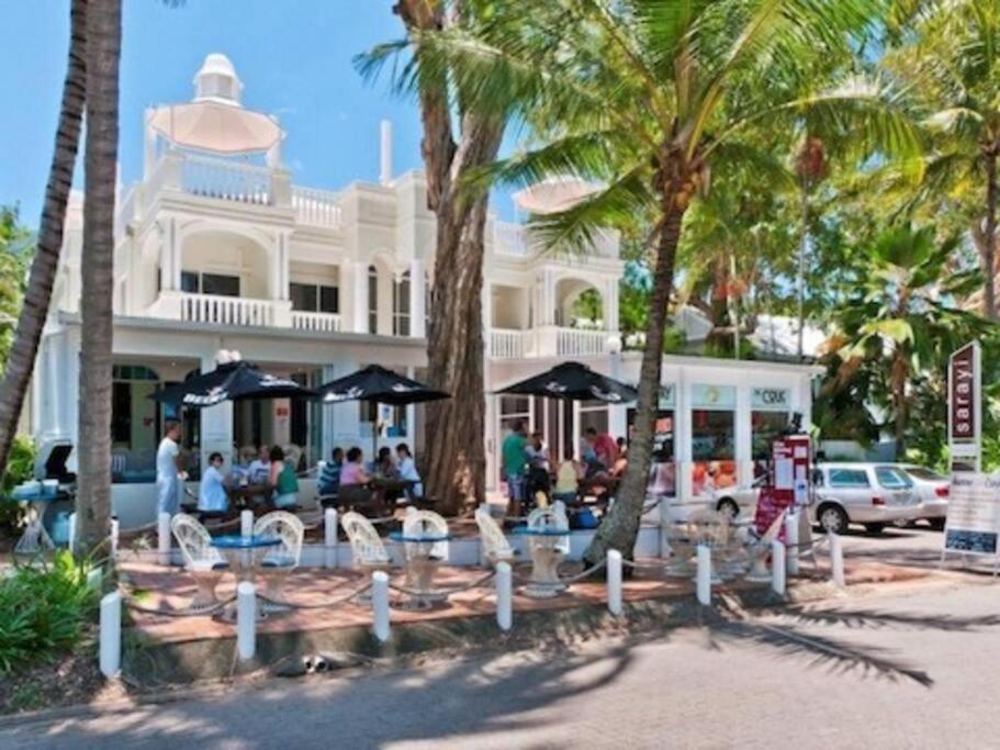 Palm Cove Studio Apartments Hotel