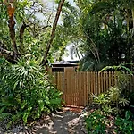 Tropical Unit With Private Fenced Garden Close To The Beach 4