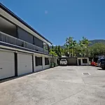 Tropical Unit With Private Fenced Garden Close To The Beach 5