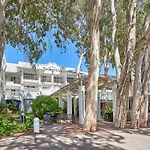 Oceanfront Penthouse Apartment Beach Club Palm Cove