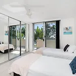 Paringa 2 Bedroom Top Floor Beach Front Apartment
