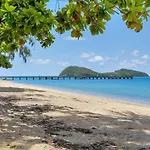 Paringa 2 Bedroom Top Floor Beach Front Apartment