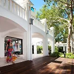 The Palms Retreat - Alassio Beachfront Resort