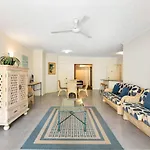 Alassio Poolside Resort - Palm Cove Beachfront Oasis