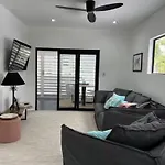Indigo Apartment With Pool 200M To Beach