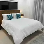 Indigo Apartment With Pool 200M To Beach