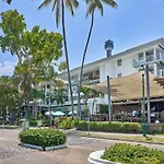 Luxury 2 Bed Palm Cove Unit, Pool & Ocean Views From Third Floor
