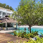 Fig Oasis—Poolside Resort Living At The Beach Club