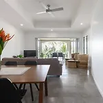 The Marron Bloom - Beachfront Boutique Bliss