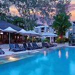 \'Hibiscus Haven\' Resort-Style Chic By The Beach