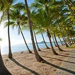 \'Hibiscus Haven\' Resort-Style Chic By The Beach