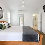 Rojo At Island Views—A Breezy Beachfront Retreat