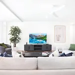 Amaroo - Luxury Apartment Overlooking The Coral Sea