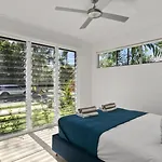 Coastal Vibes - Palm Cove