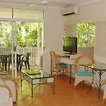 Palm Cove Tropic Apartments