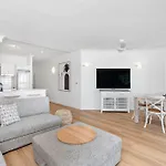 Absolute Beachfront 2 Bedroom Apartment Alassio Palm Cove