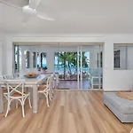 Absolute Beachfront 2 Bedroom Apartment Alassio Palm Cove