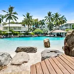 Beach Club Private Apartments Palm Cove
