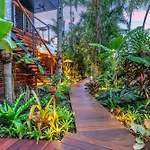 The Palms At Palm Cove
