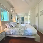 Sweet Creek Cottage, Palm Cove, 200M To Beach, Heated Pool, Pets