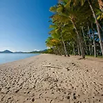 \'Hibiscus Haven\' Resort-Style Chic By The Beach