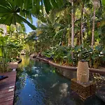 Palm Cove Paradise - Couples Spa Beach Getaway