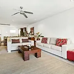 Temple 304 Modern Spacious Palm Cove Resort