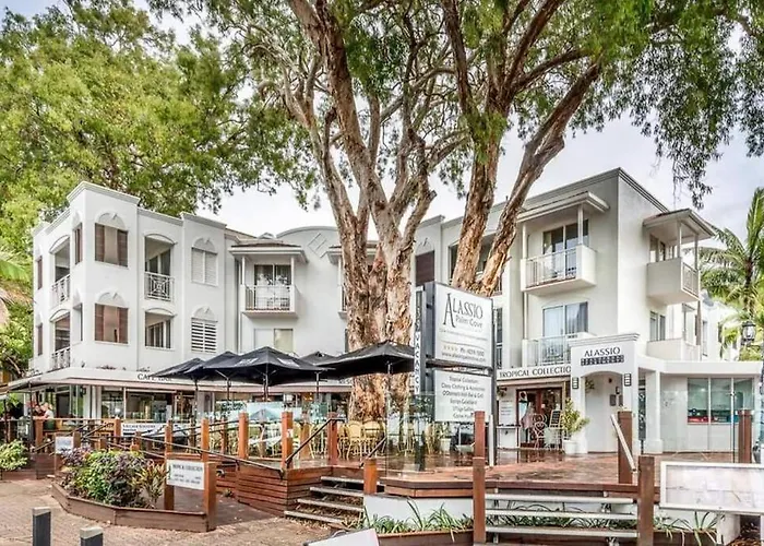 The Palms Retreat - Alassio Beachfront Resort
