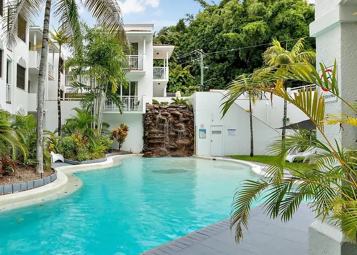 Alassio Poolside Resort - Palm Cove Beachfront Oasis