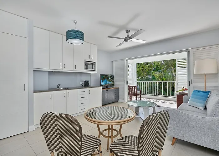 Palm Cove Paradise - Couples Spa Beach Getaway