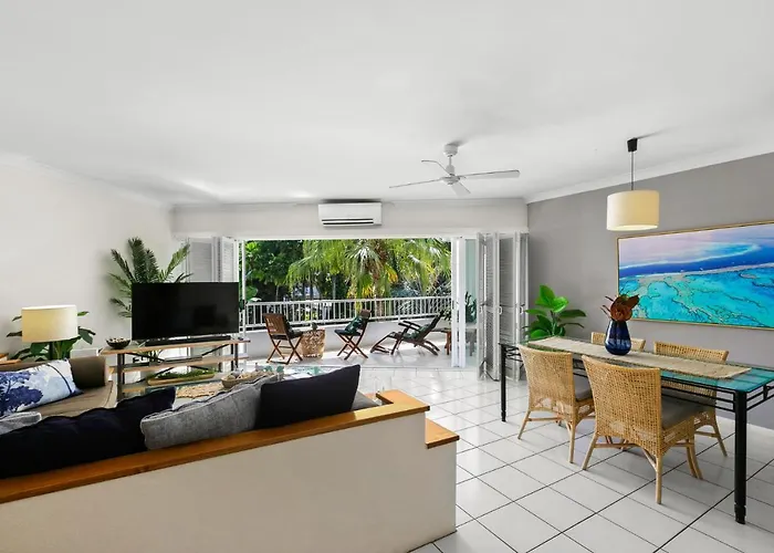 Belle Escapes - Poolside Apartment Alamanda Beachfront Resort \