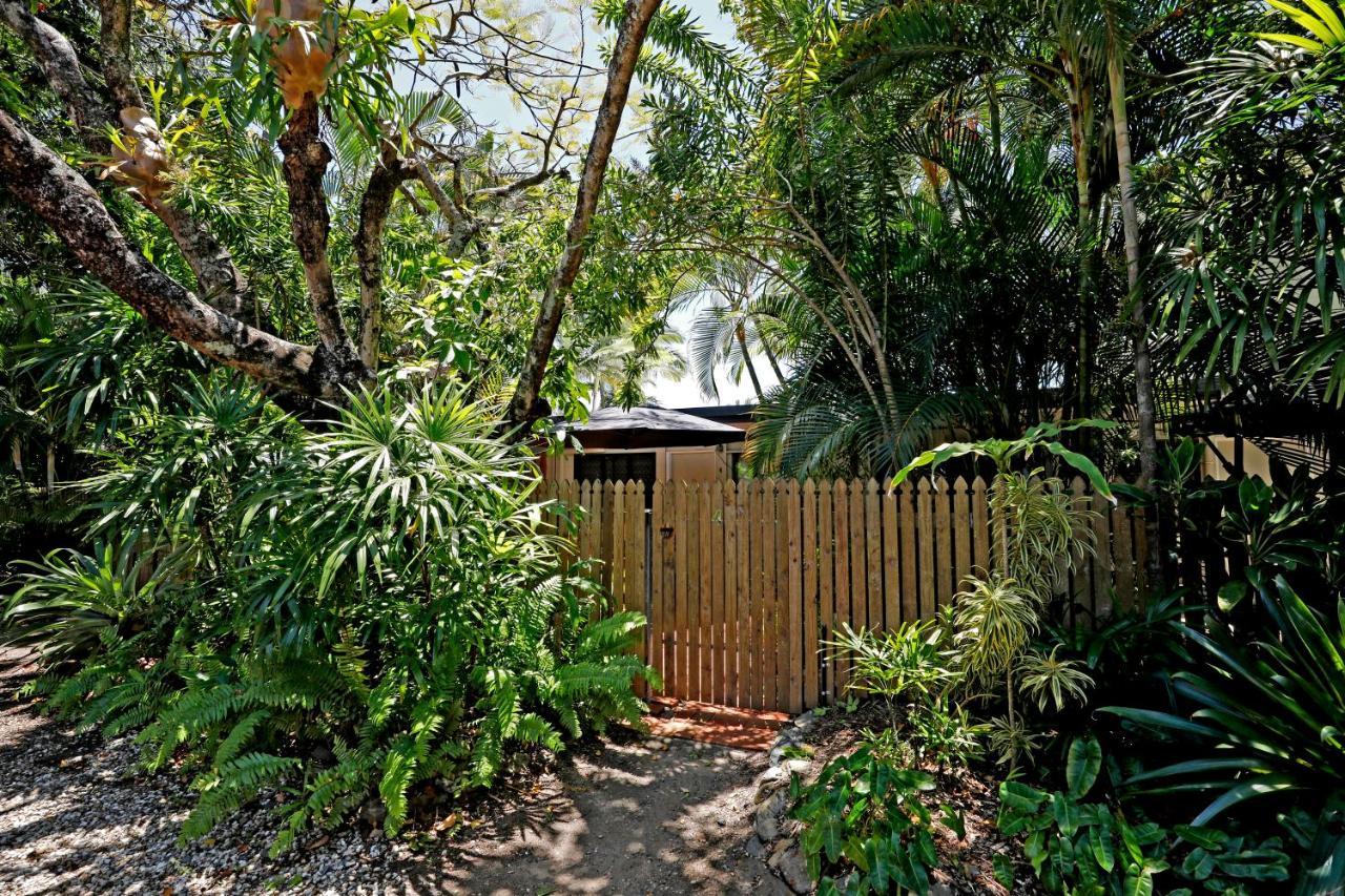 Apartment Tropical Unit With Private Fenced Garden Close To The 4